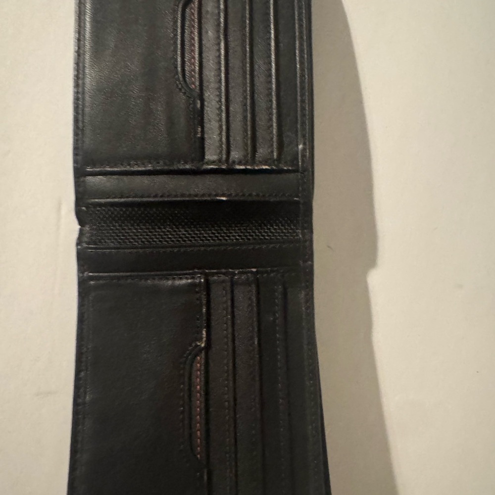 Tumi Leather Wallet - Picture 3 of 9